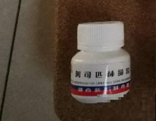 给花喂点小药片，植物开花多，越长越壮