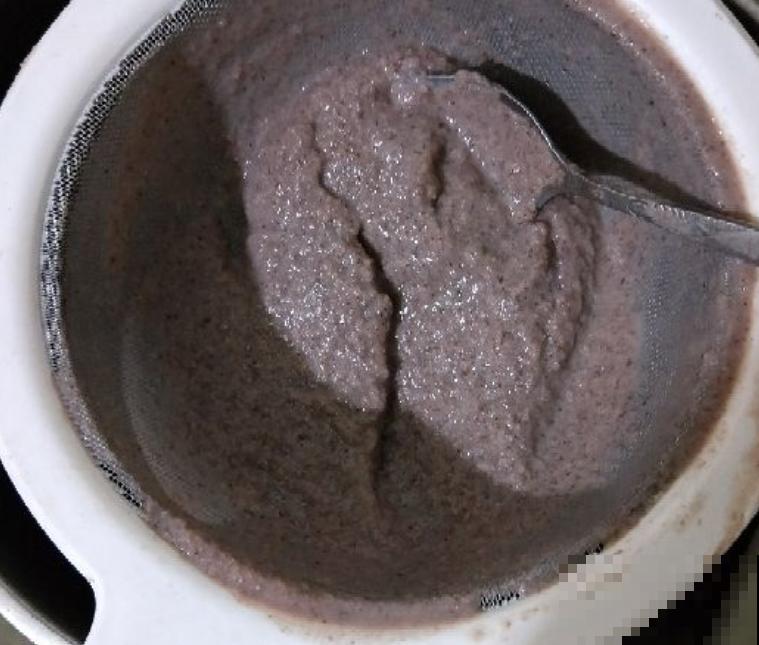 农村常见的饲料，拿来养花，枝叶特健壮