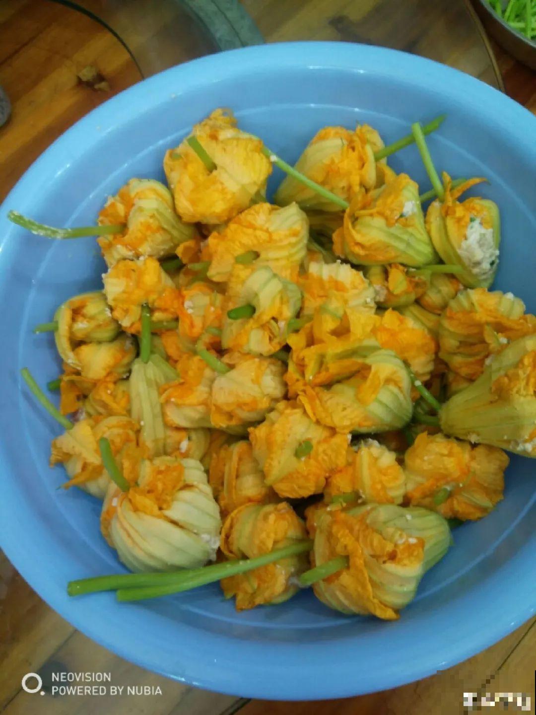 家门口的木槿花，裹上面炸一炸，外酥里嫩香喷喷