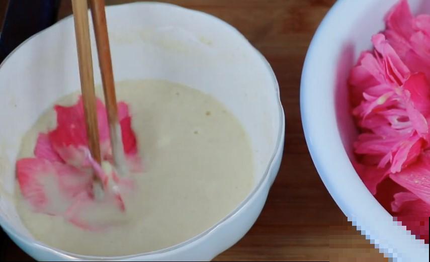 家门口的木槿花，裹上面炸一炸，外酥里嫩香喷喷