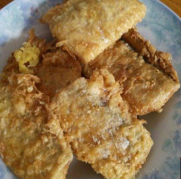 农村常见的饲料，拿来养花，枝叶特健壮