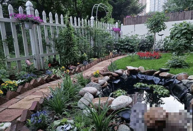 买个新房子种种花，到底选一楼小院，还是顶楼天台？