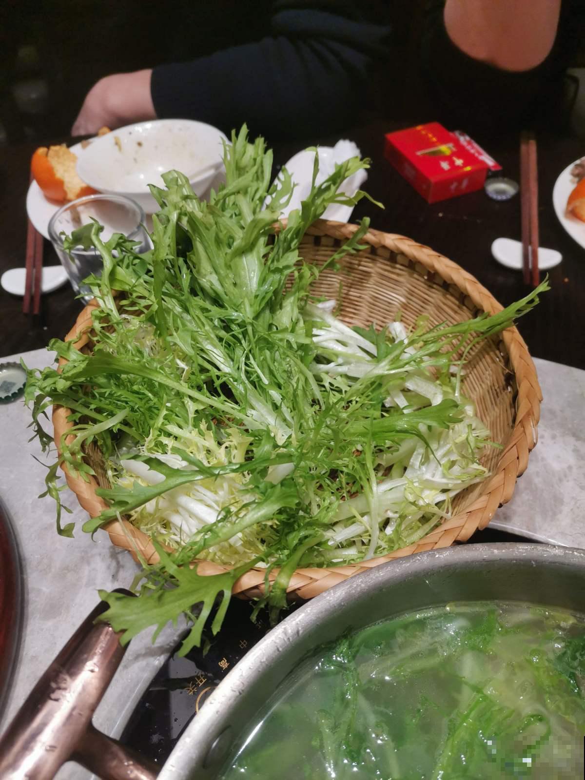 春天吃茼蒿,被称作“皇帝菜”,营养价值位列前茅 春天吃茼蒿,被称作“皇帝菜”,营养价值位列前茅