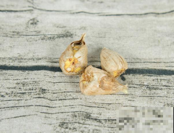 土里埋个“大蒜头”,开出花串子,满屋子都是香味 土里埋个“大蒜头”,开出花串子,满屋子都是香味