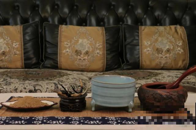 碗里就能种的荷花，1节藕种土里，初夏就开花