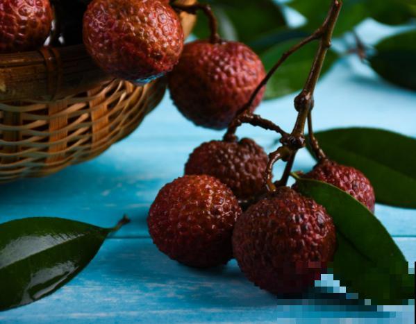 2种水果长得像是“双胞胎”，吃的人很难分清，你能分清吗？