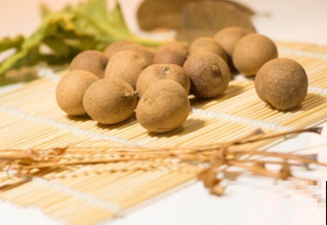 2种水果长得像是“双胞胎”，吃的人很难分清，你能分清吗？