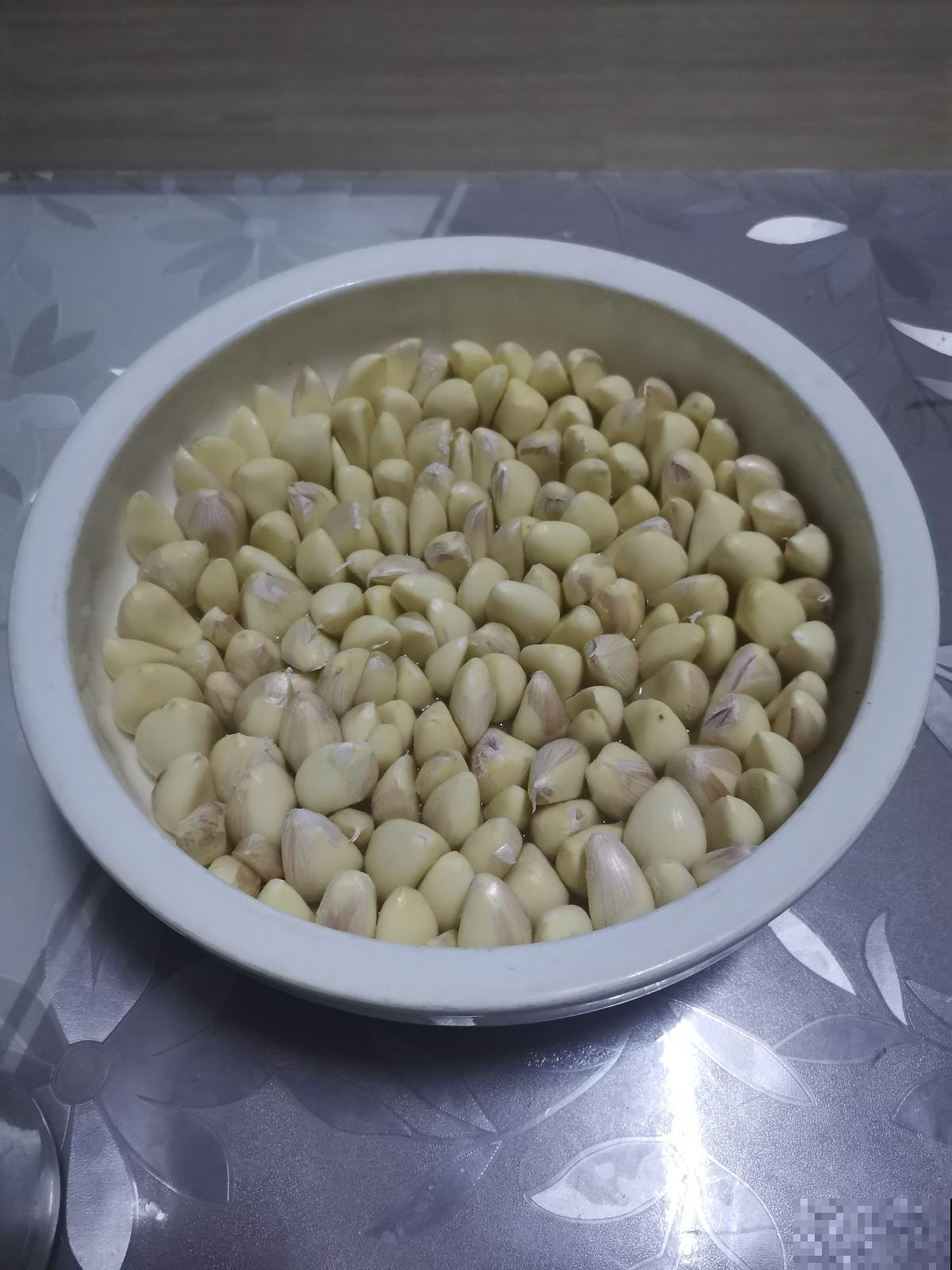 春天养花虫子多，民间3个笨办法，灭虫安全又放心